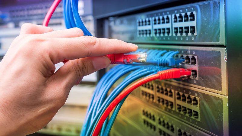 Comment est fabriquée la fibre optique ?